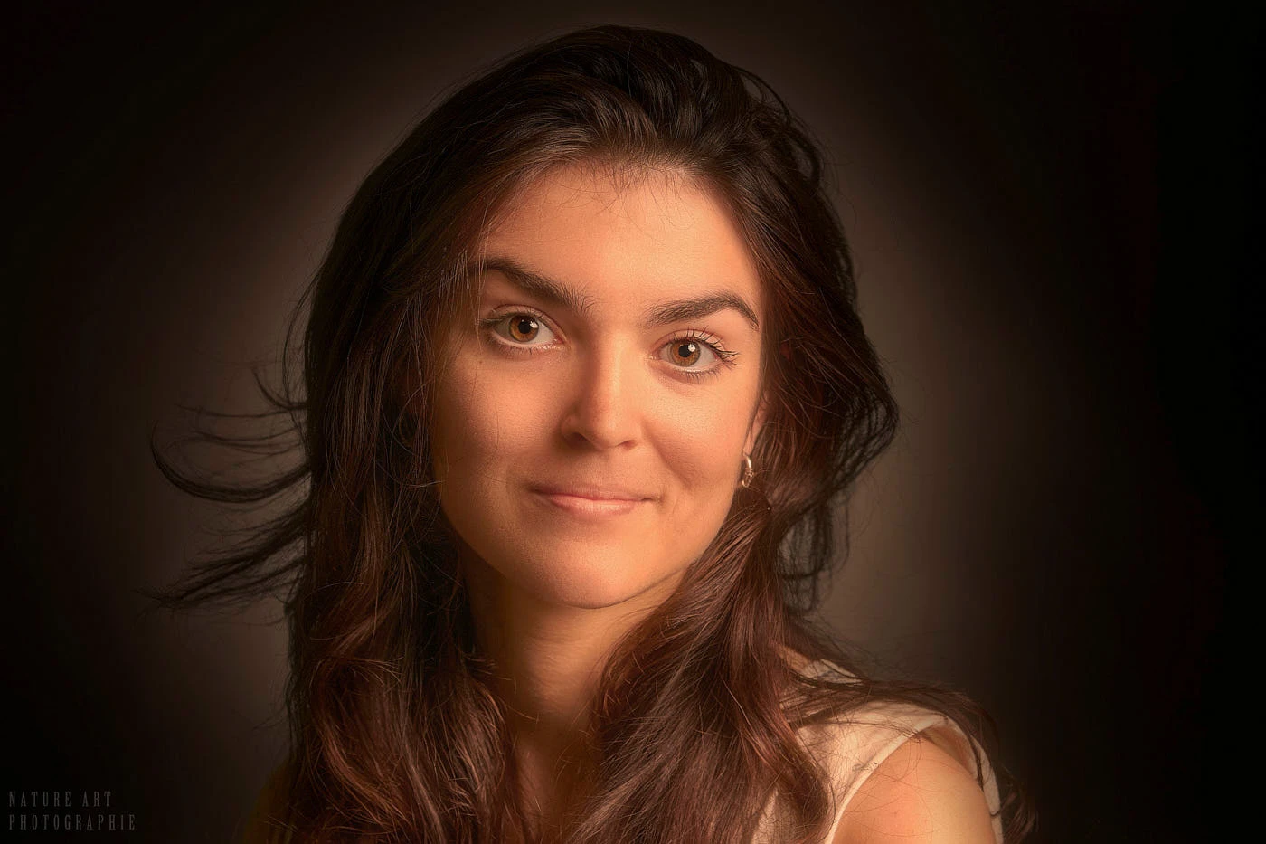 femme au sourire face couleur