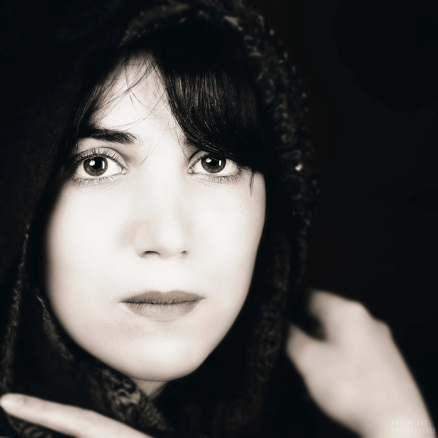 serré femme face noir et blanc